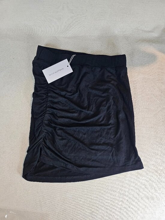 Lovers and Friends Dresses & Skirts - Lovers and Friends Black Ruched Mini Skirt - Size S